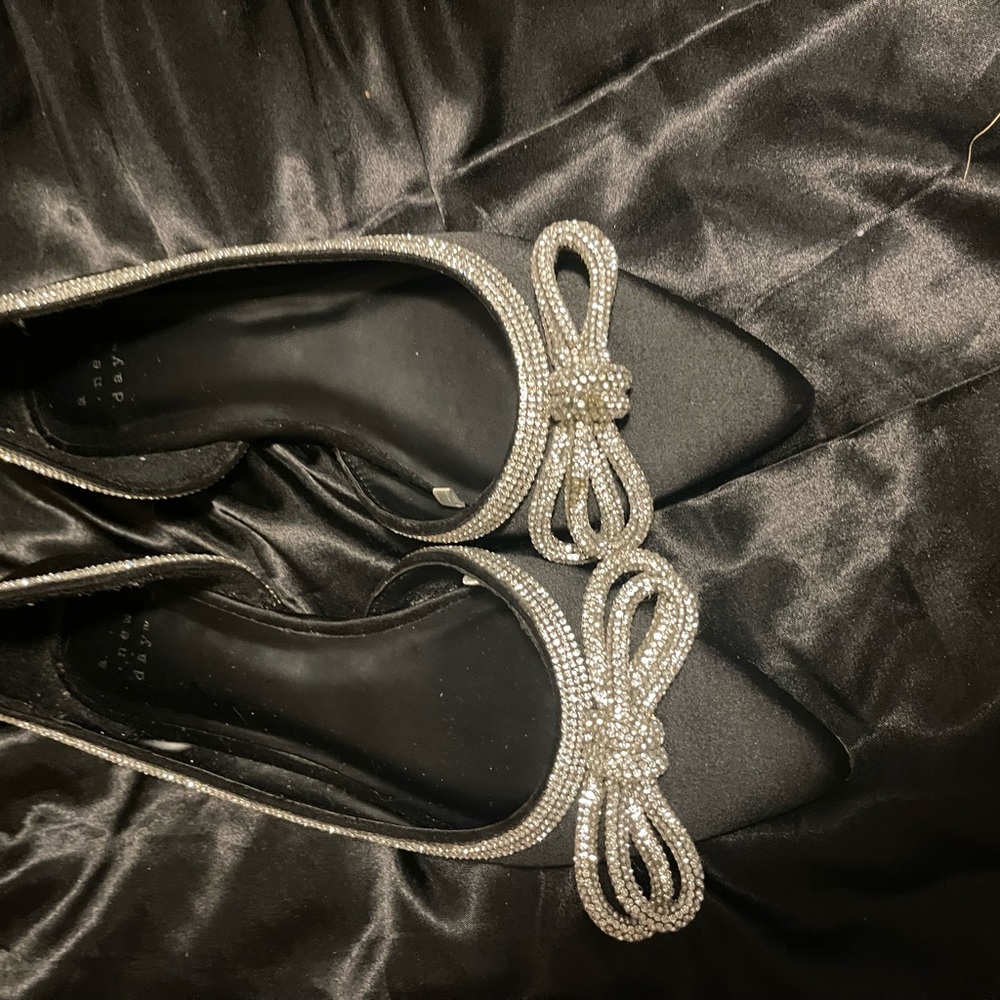 ๐ค A New Day Black Satin Sparkle Bow Pointed Toe Flats ๐ค - Picture 3 of 4